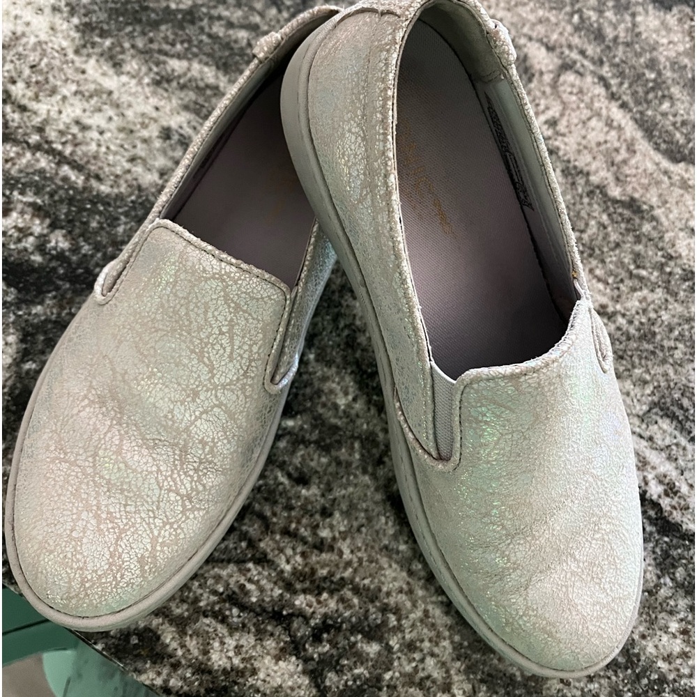 Vivonic Slip-on’s